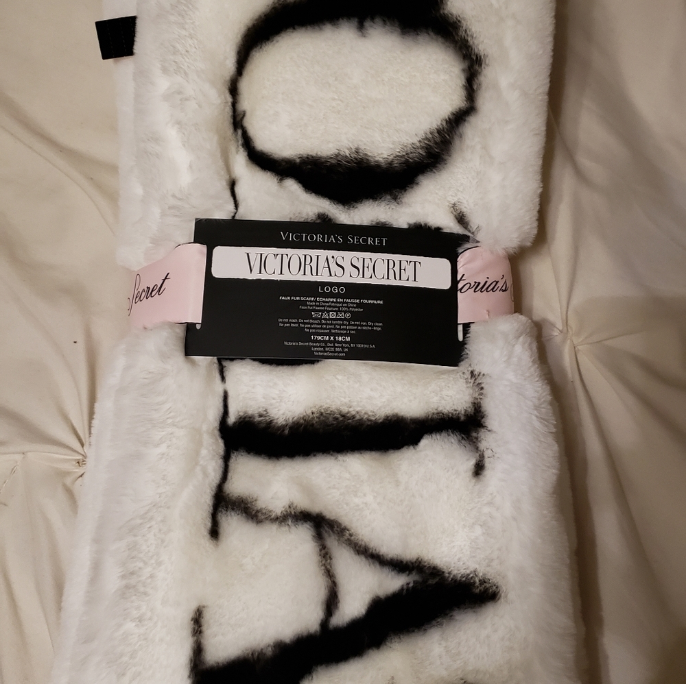 VS Scarf - Picture 3 of 3
